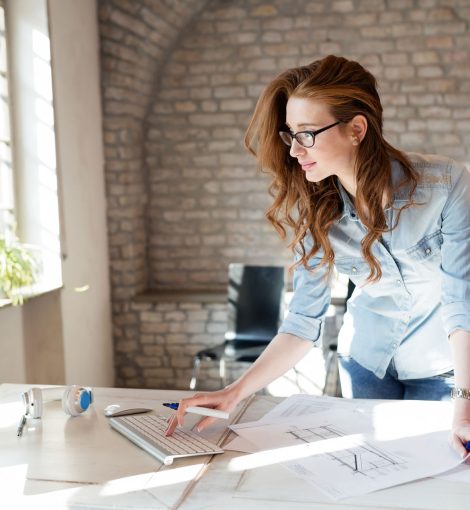 beautiful-woman-working-in-modern-office-3VQ9LHU.jpg beautiful-woman-working-in-modern-office-3VQ9LHU.jpg